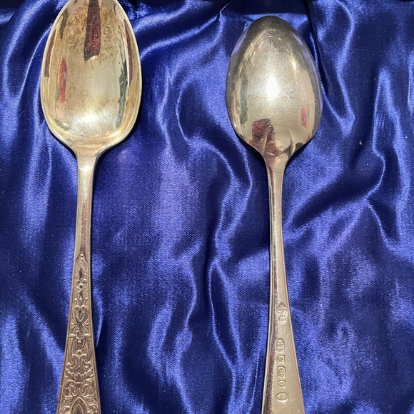 Antique Set of 12 Silver Plated Spoons & 1 Pair Tongs & original box c. 1880s - Picture 2 of 6